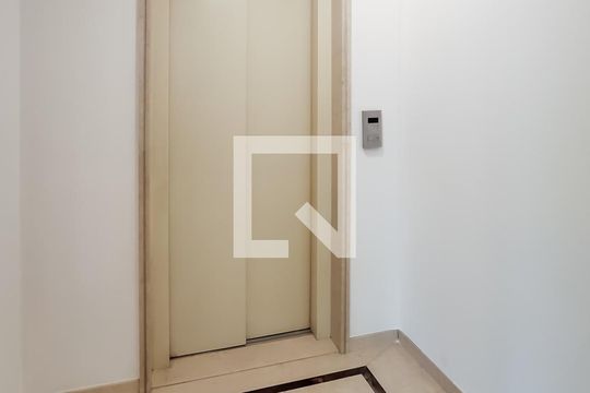 Apartamento em Campo Belo, com 4 dormitórios. Excelente opção para compra ou venda! — Hall Entrada