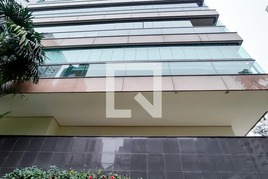 Apartamento em Campo Belo, com 4 dormitórios. Excelente opção para compra ou venda! — Fachada