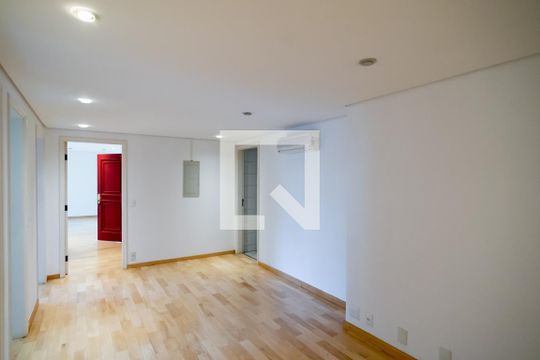 Apartamento em Campo Belo, com 4 dormitórios. Excelente opção para compra ou venda! — Sala Íntima