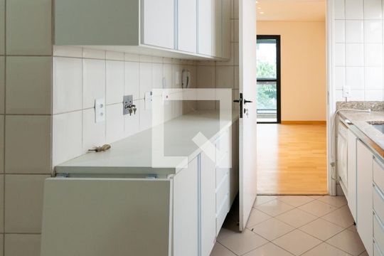 Apartamento em Campo Belo, com 4 dormitórios. Excelente opção para compra ou venda! — Cozinha