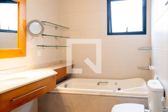 Apartamento em Campo Belo, com 4 dormitórios. Excelente opção para compra ou venda! — Banheiro Quarto 4 - Suíte Master
