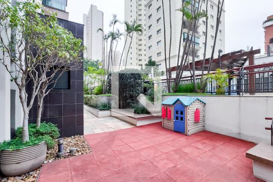 Apartamento em Campo Belo, com 4 dormitórios. Excelente opção para compra ou venda! — Playground