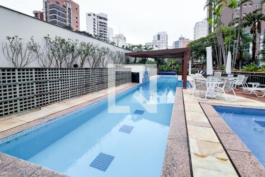 Apartamento em Campo Belo, com 4 dormitórios. Excelente opção para compra ou venda! — Piscina