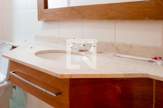 Apartamento em Campo Belo, com 4 dormitórios. Excelente opção para compra ou venda! — Banheiro Social