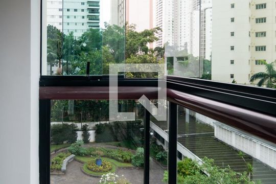 Apartamento em Campo Belo, com 4 dormitórios. Excelente opção para compra ou venda! — Varanda Quarto 4 - Suíte Master