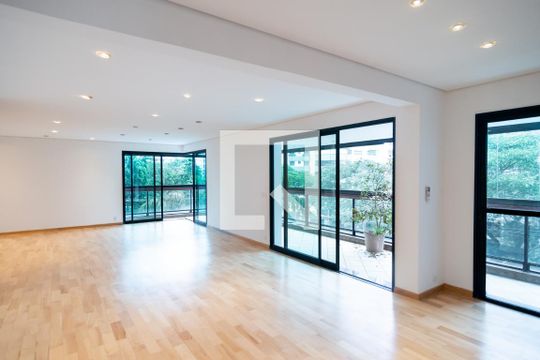 Apartamento em Campo Belo, com 4 dormitórios. Excelente opção para compra ou venda! — Sala