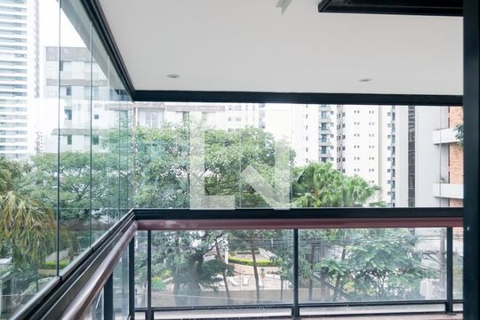 Apartamento em Campo Belo, com 4 dormitórios. Excelente opção para compra ou venda! — Varanda
