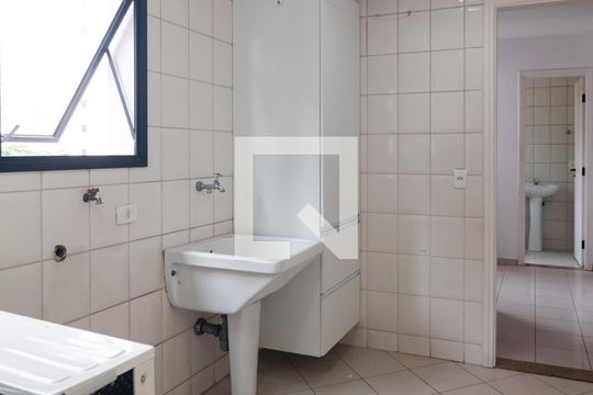 Apartamento em Campo Belo, com 4 dormitórios. Excelente opção para compra ou venda! — Área de Serviço
