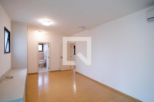 Apartamento em Campo Belo, com 4 dormitórios. Excelente opção para compra ou venda! — Quarto 4 - Suíte Master