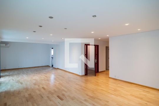 Apartamento em Campo Belo, com 4 dormitórios. Excelente opção para compra ou venda! — Sala