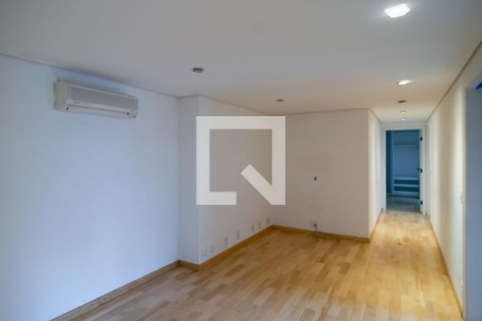 Apartamento em Campo Belo, com 4 dormitórios. Excelente opção para compra ou venda! — Sala Íntima