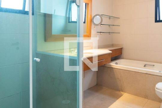 Apartamento em Campo Belo, com 4 dormitórios. Excelente opção para compra ou venda! — Banheiro Quarto 4 - Suíte Master