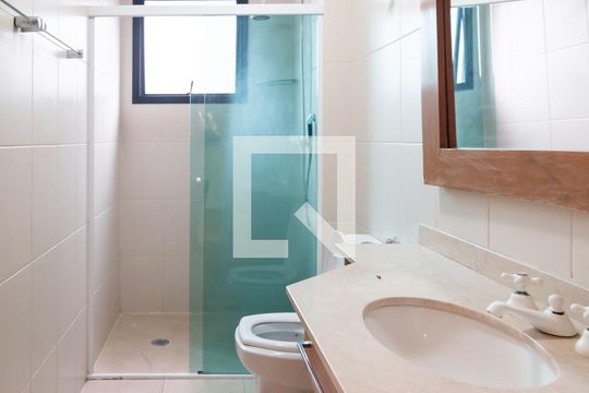 Apartamento em Campo Belo, com 4 dormitórios. Excelente opção para compra ou venda! — Banheiro Social