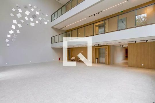Apartamento em Campo Belo com 3 quartos e closet. Academia no condomínio. Ideal para comprar. — Hall Entrada do Condominio