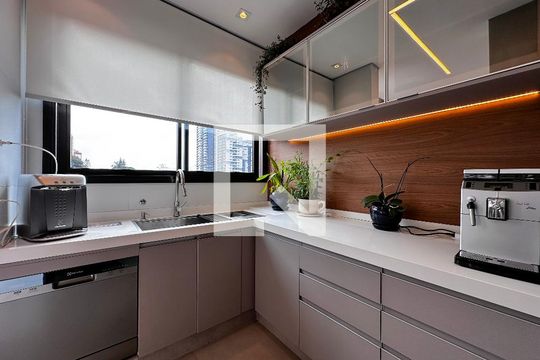 Apartamento em Campo Belo com 3 quartos e closet. Academia no condomínio. Ideal para comprar. — Cozinha