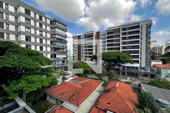 Apartamento em Campo Belo com 3 quartos e closet. Academia no condomínio. Ideal para comprar. — Vista