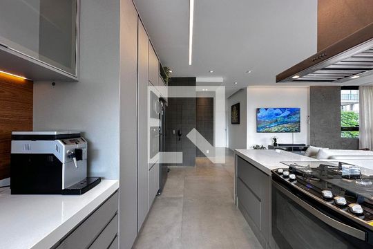 Apartamento em Campo Belo com 3 quartos e closet. Academia no condomínio. Ideal para comprar. — Cozinha