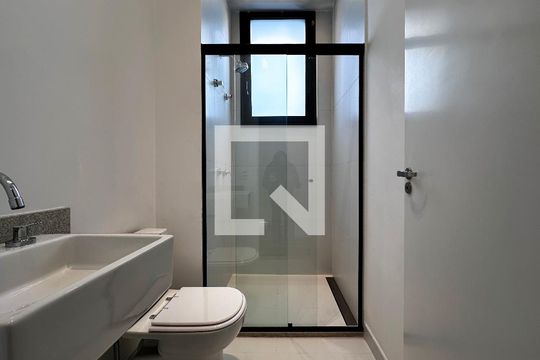 Apartamento em Campo Belo com 3 quartos e closet. Academia no condomínio. Ideal para comprar. — Banheiro Suíte 1