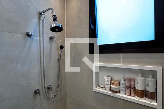 Apartamento em Campo Belo com 3 quartos e closet. Academia no condomínio. Ideal para comprar. — Banheiro 1 Suíte 2