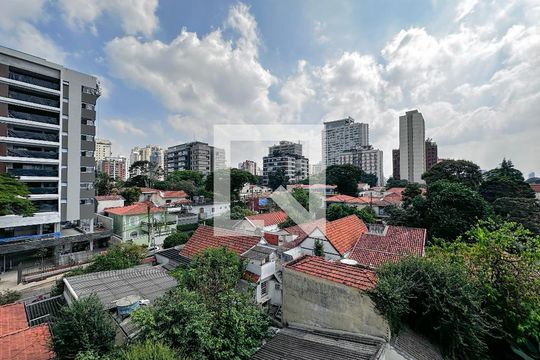 Apartamento em Campo Belo com 3 quartos e closet. Academia no condomínio. Ideal para comprar. — Vista