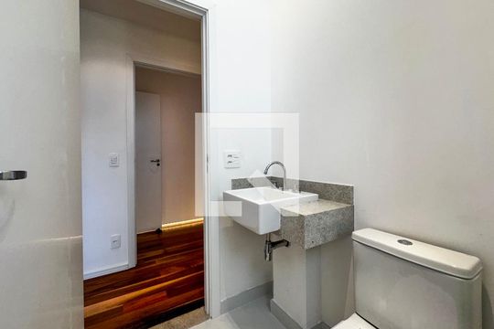 Apartamento em Campo Belo com 3 quartos e closet. Academia no condomínio. Ideal para comprar. — Banheiro Suíte 1