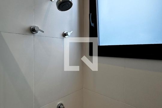 Apartamento em Campo Belo com 3 quartos e closet. Academia no condomínio. Ideal para comprar. — Banheiro Suíte 1