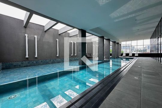Apartamento em Campo Belo com 3 quartos e closet. Academia no condomínio. Ideal para comprar. — Piscina