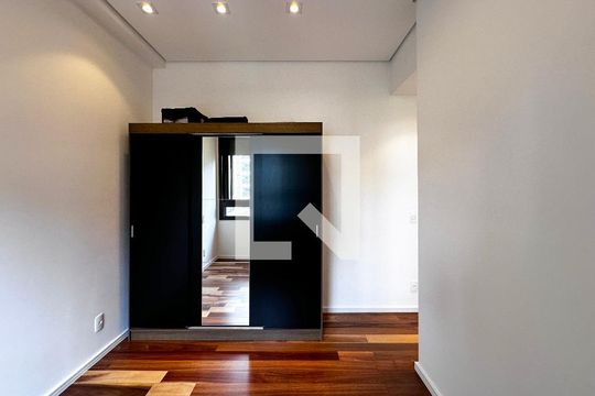 Apartamento em Campo Belo com 3 quartos e closet. Academia no condomínio. Ideal para comprar. — Suíte 1