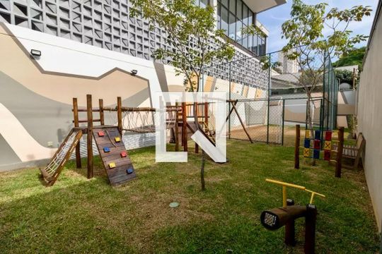 Apartamento em Campo Belo com 3 quartos e closet. Academia no condomínio. Ideal para comprar. — Playground