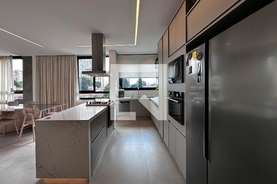 Apartamento em Campo Belo com 3 quartos e closet. Academia no condomínio. Ideal para comprar. — Cozinha