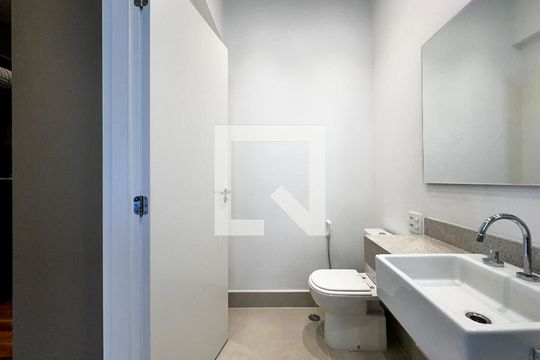 Apartamento em Campo Belo com 3 quartos e closet. Academia no condomínio. Ideal para comprar. — Banheiro 1 Suíte 2