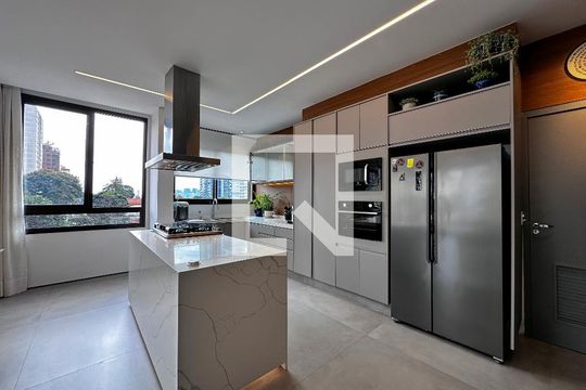 Apartamento em Campo Belo com 3 quartos e closet. Academia no condomínio. Ideal para comprar. — Cozinha