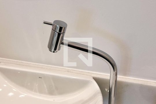 Apartamento mobiliado em Indianópolis, 2 quartos, academia e churrasqueira no condomínio. Ideal para comprar. — Lavabo