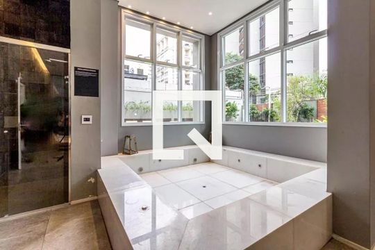Apartamento mobiliado em Indianópolis, 2 quartos, academia e churrasqueira no condomínio. Ideal para comprar. — SPA