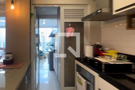 Apartamento mobiliado em Indianópolis, 2 quartos, academia e churrasqueira no condomínio. Ideal para comprar. — Cozinha/Área de Serviço