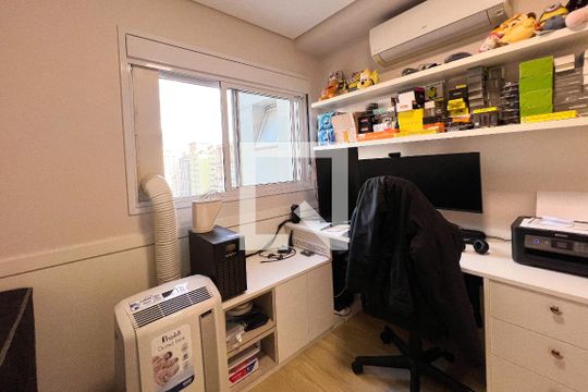 Apartamento mobiliado em Indianópolis, 2 quartos, academia e churrasqueira no condomínio. Ideal para comprar. — Quarto