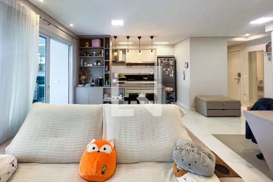 Apartamento mobiliado em Indianópolis, 2 quartos, academia e churrasqueira no condomínio. Ideal para comprar. — Sala