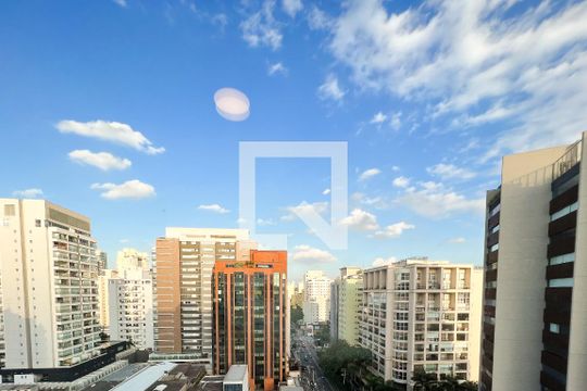 Apartamento mobiliado em Indianópolis, 2 quartos, academia e churrasqueira no condomínio. Ideal para comprar. — Vista