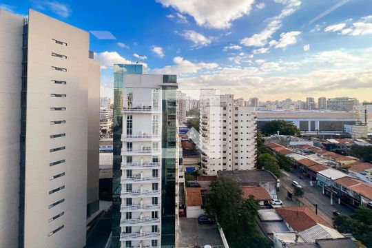 Apartamento mobiliado em Indianópolis, 2 quartos, academia e churrasqueira no condomínio. Ideal para comprar. — Vista
