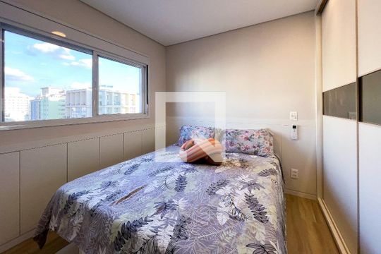 Apartamento mobiliado em Indianópolis, 2 quartos, academia e churrasqueira no condomínio. Ideal para comprar. — Suíte
