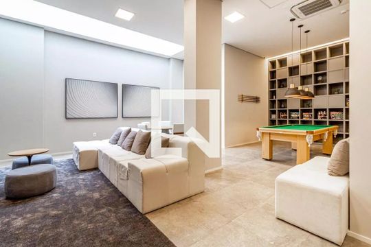 Apartamento mobiliado em Indianópolis, 2 quartos, academia e churrasqueira no condomínio. Ideal para comprar. — Sala de Jogos