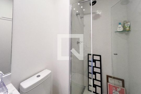 Apartamento mobiliado em Indianópolis, 2 quartos, academia e churrasqueira no condomínio. Ideal para comprar. — Banheiro
