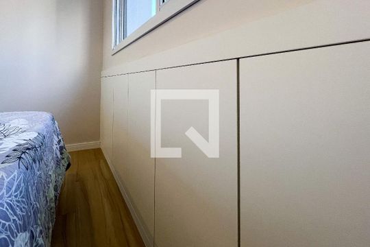 Apartamento mobiliado em Indianópolis, 2 quartos, academia e churrasqueira no condomínio. Ideal para comprar. — Suíte