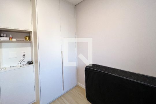 Apartamento mobiliado em Indianópolis, 2 quartos, academia e churrasqueira no condomínio. Ideal para comprar. — Quarto