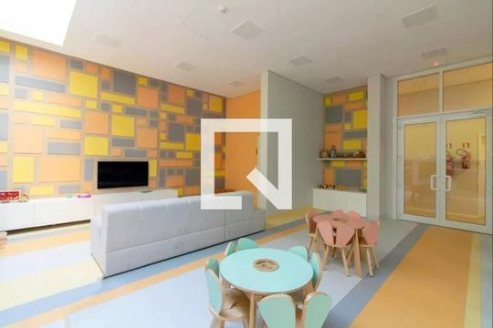 Apartamento mobiliado em Indianópolis, 2 quartos, academia e churrasqueira no condomínio. Ideal para comprar. — Brinquedoteca