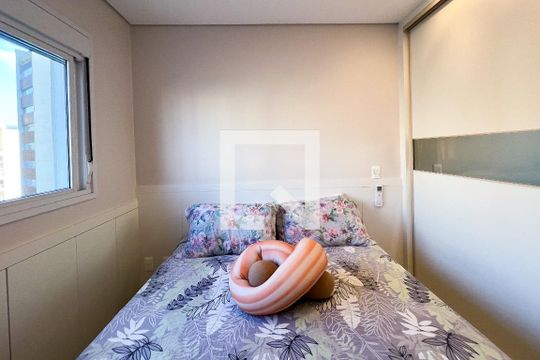 Apartamento mobiliado em Indianópolis, 2 quartos, academia e churrasqueira no condomínio. Ideal para comprar. — Suíte