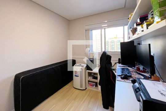Apartamento mobiliado em Indianópolis, 2 quartos, academia e churrasqueira no condomínio. Ideal para comprar. — Quarto