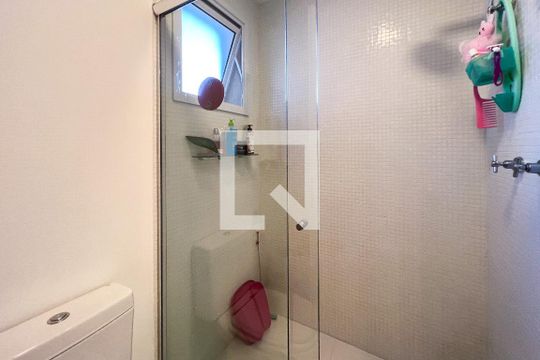 Apartamento mobiliado em Indianópolis, 2 quartos, academia e churrasqueira no condomínio. Ideal para comprar. — Banheiro da Suíte