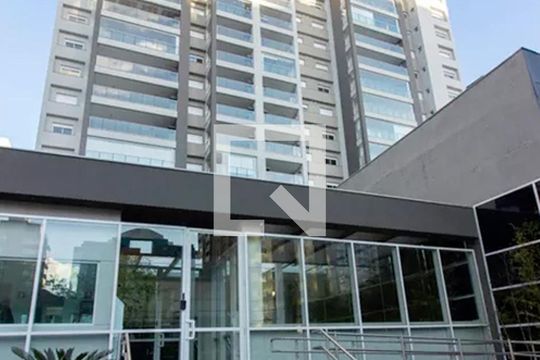Apartamento mobiliado em Indianópolis, 2 quartos, academia e churrasqueira no condomínio. Ideal para comprar. — Fachada