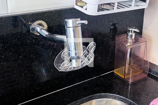 Apartamento mobiliado em Indianópolis, 2 quartos, academia e churrasqueira no condomínio. Ideal para comprar. — Cozinha/Área de Serviço